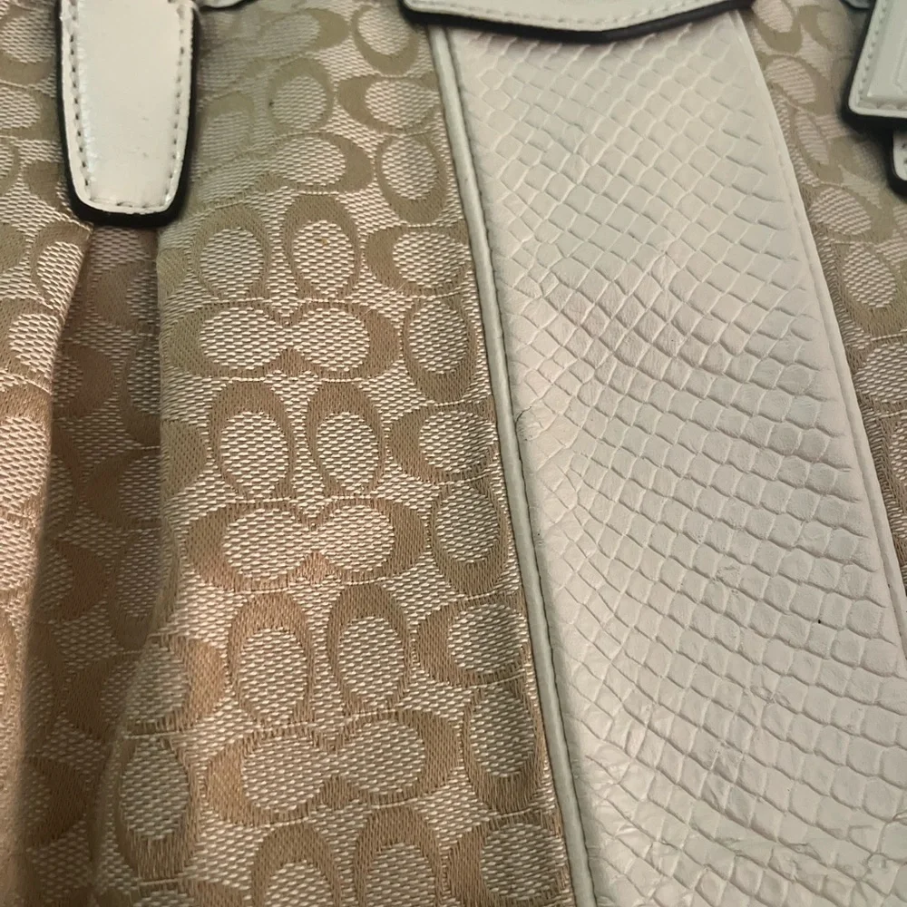 Coach Devin Beige Signature Shoulder Bag